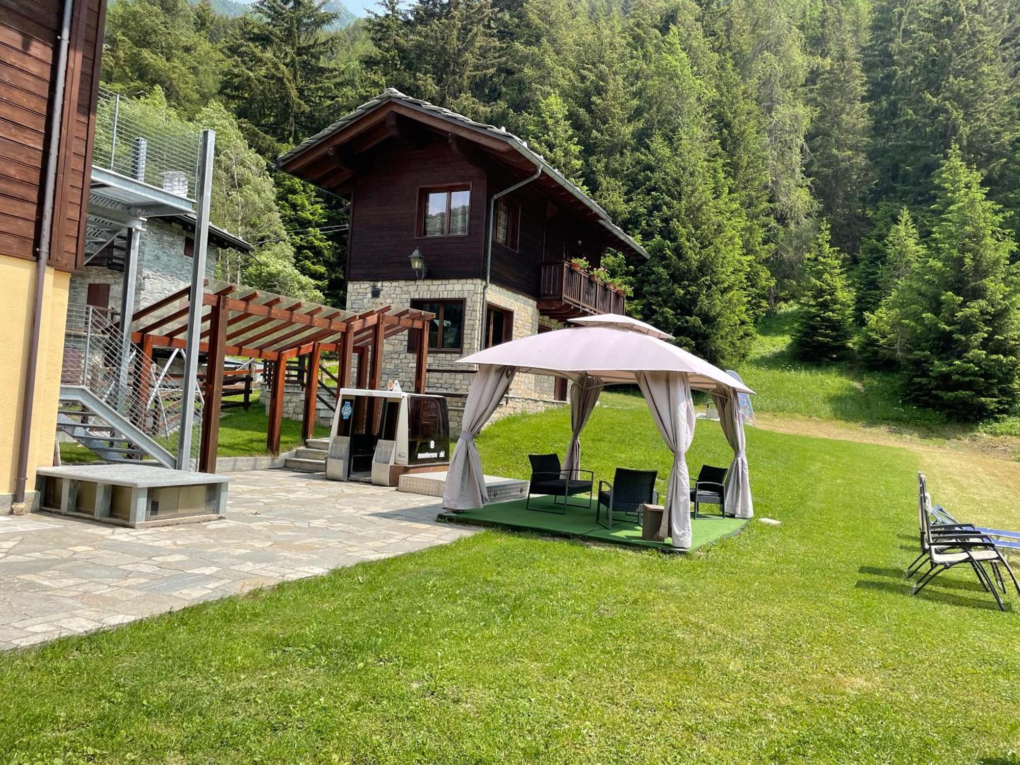 Hotel Le Petit Abri Champoluc Exterior photo