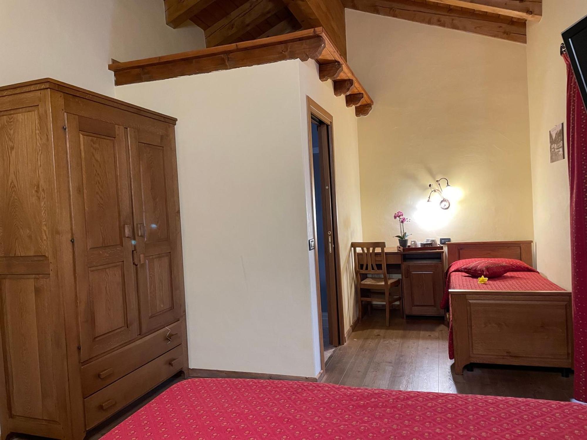 Hotel Le Petit Abri Champoluc Exterior photo